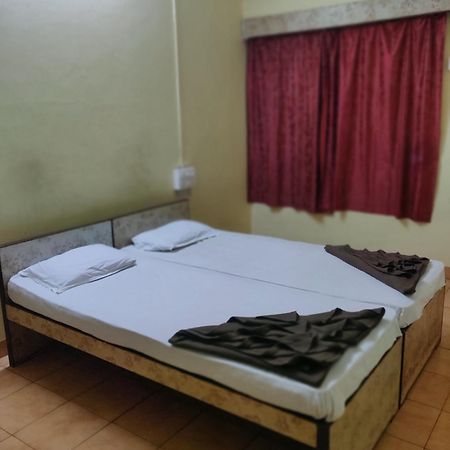 Shraddha Lodge Ratnāgiri Buitenkant foto